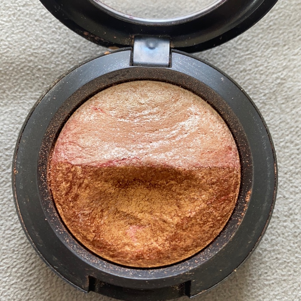 MAC Engaging Mineralize eye shadow